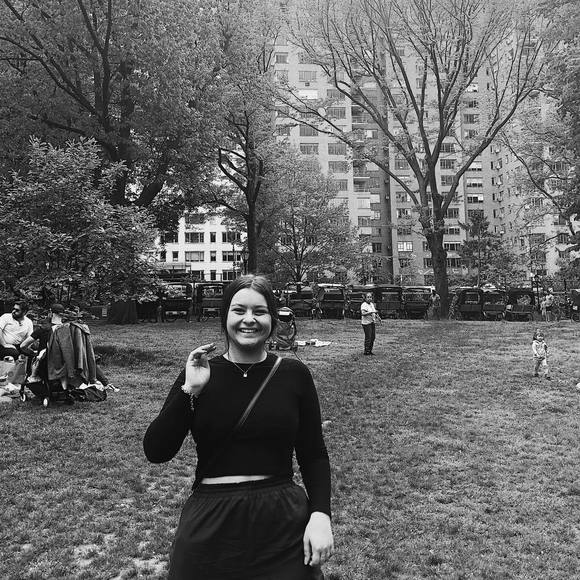 Meet your Posher, Béatrice - Picture 1 of 1